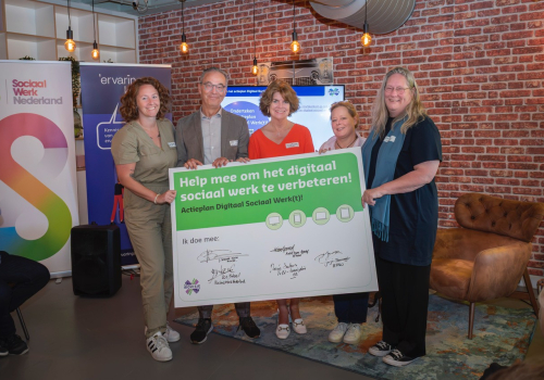 Foto Katie en eerste ondertekenaars 