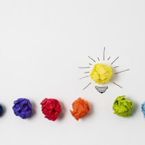 Idee-concepten met gloeilamp