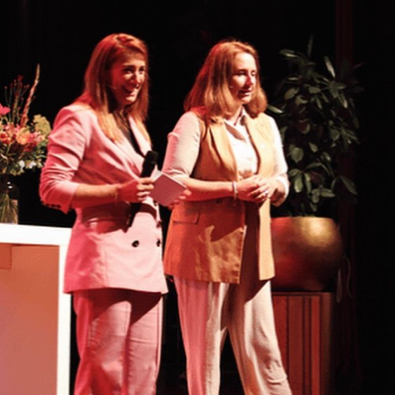 Decoratieve foto van Katie en Mathilde