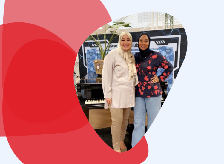 Yamina Ayada met directielid van Team Toekomst