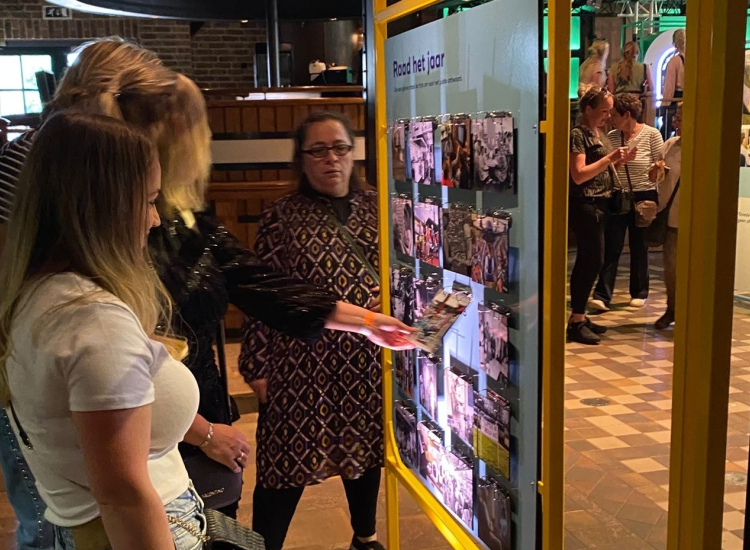 Expositie - raad het jaar